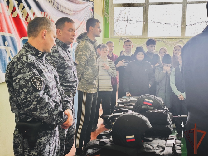 Росгвардейцы провели профориентационные и патриотические встречи с молодежью в регионах Сибири