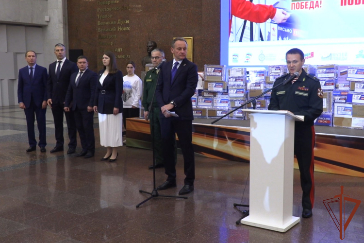 Оргкомитет «Диктанта Победы» передал в Росгвардию  письма-треугольники для отправки бойцам в зону СВО (видео)