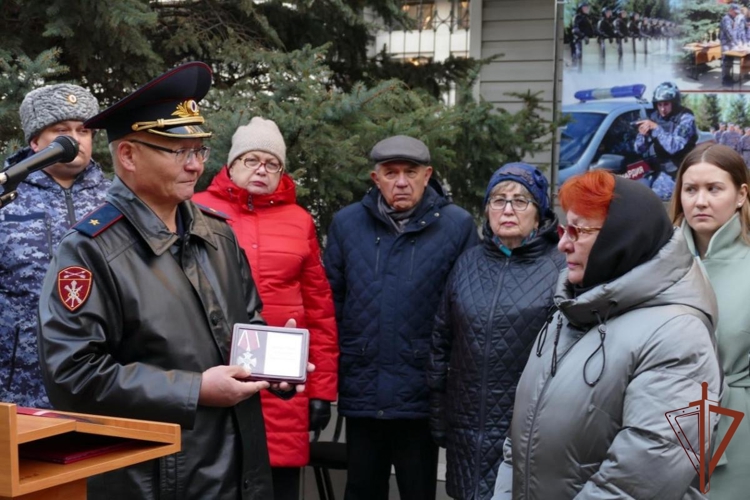 Орден Мужества передан матери росгвардейца, погибшего при исполнении служебного долга в ДНР