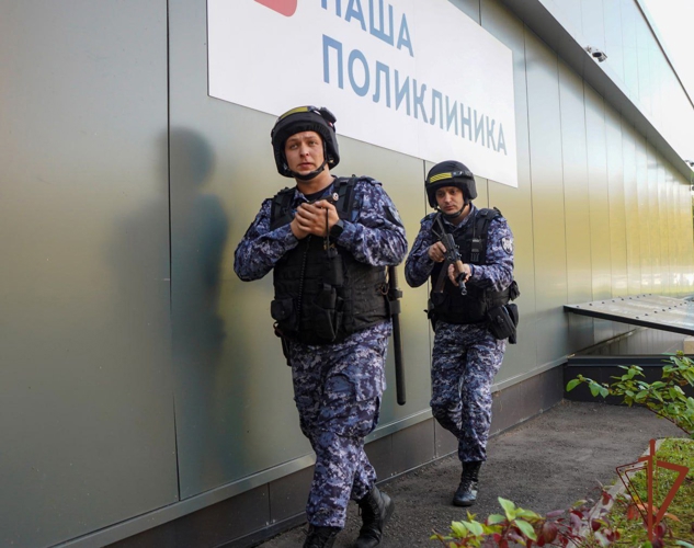 В Подмосковье сотрудники Росгвардии провели учение по обеспечению безопасности объекта здравоохранения (видео)