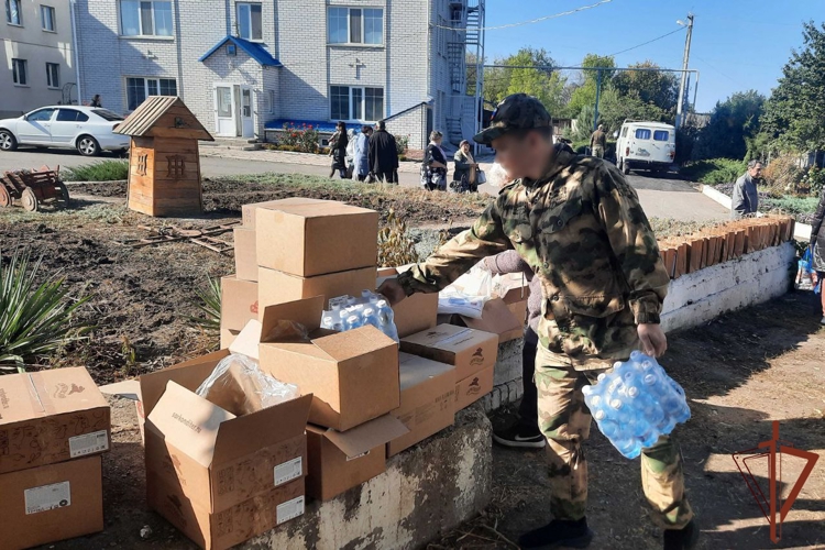 Ко Дню пожилого человека росгвардейцы оказали адресную помощь жителям ЛНР