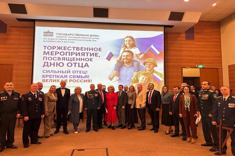 В преддверии Дня отца в Государственной Думе чествовали многодетного отца – военнослужащего Росгвардии