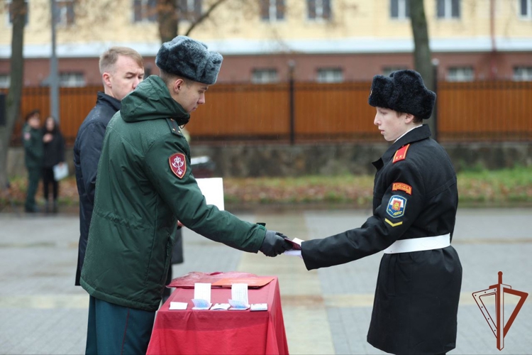 В Москве учащиеся подшефных классов Росгвардии дали торжественную клятву кадета