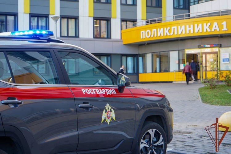 В Подмосковье сотрудники Росгвардии провели учение по обеспечению безопасности объекта здравоохранения (видео)