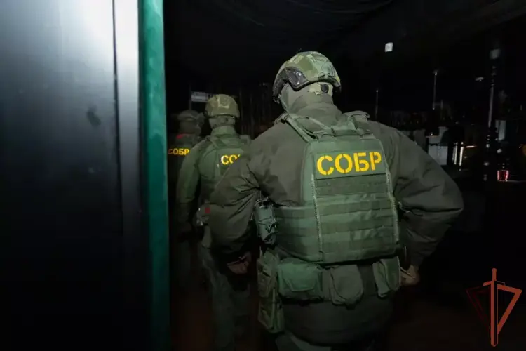 При силовой поддержке СОБР Росгвардии задержан подозреваемый в поджоге многоквартирных домов в Новосибирске 