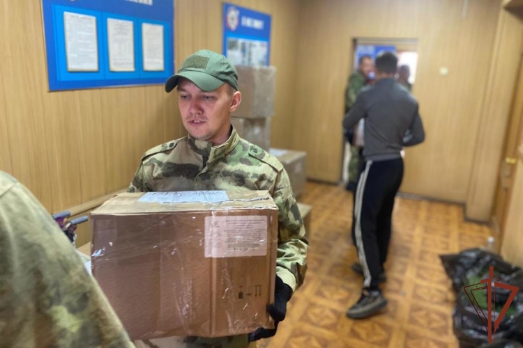 Росгвардейцы из Томской области приняли участие в отправке гуманитарной помощи в зону СВО