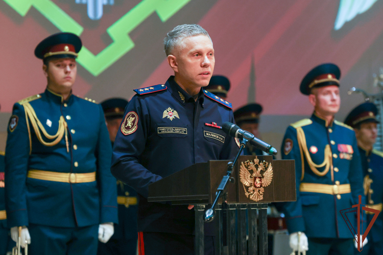 Заместитель директора Росгвардии Василий Сонин вручил государственные и ведомственные награды сотрудникам вневедомственной охраны в день профессионального праздника (видео)