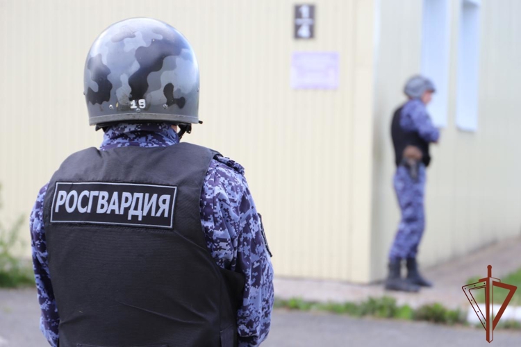 Росгвардейцы задержали подозреваемого в совершении тяжкого преступления в Новосибирске
