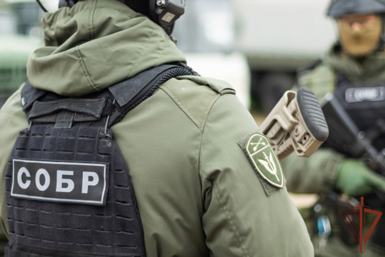 При силовой поддержке спецназа Росгвардии в Новосибирской области задержаны подозреваемые в покушении на сбыт наркотиков