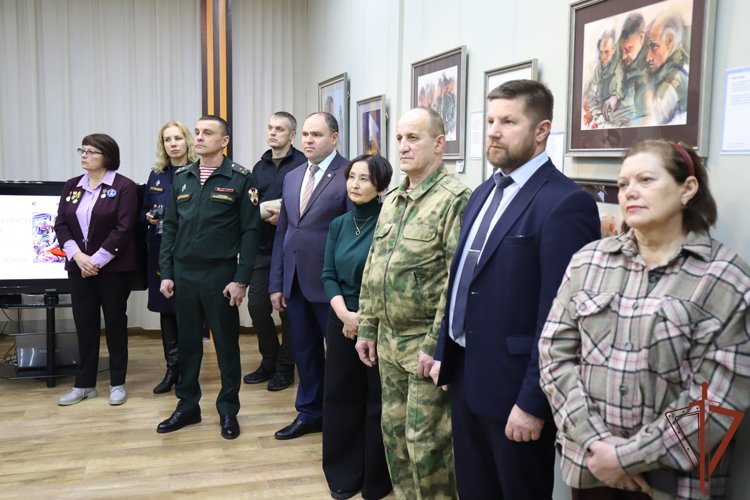 В Ханты-Мансийске состоялась презентация выставки картин «Я вернусь!» супруги офицера Росгвардии