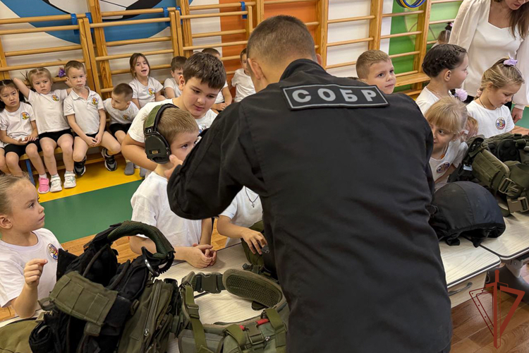 Патриотические мероприятия проводят росгвардейцы для молодежи на Урале