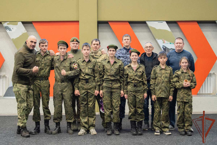 На Урале росгвардейцы провели патриотические мероприятия для школьников