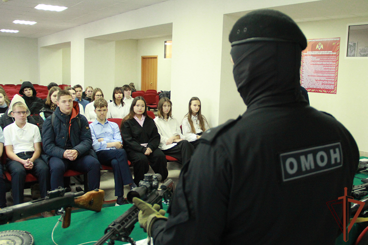 Цикл образовательных и патриотических мероприятий провели росгвардейцы на Урале