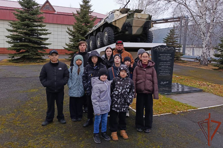 Патриотические мероприятия проводят росгвардейцы для молодежи на Урале