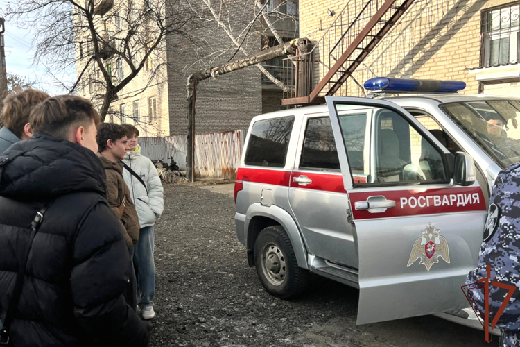 В День призывника Росгвардия провела тематические мероприятия на Урале