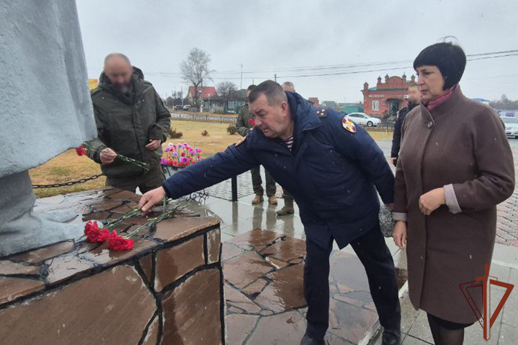На Урале росгвардейцы провели патриотические встречи с молодежью 