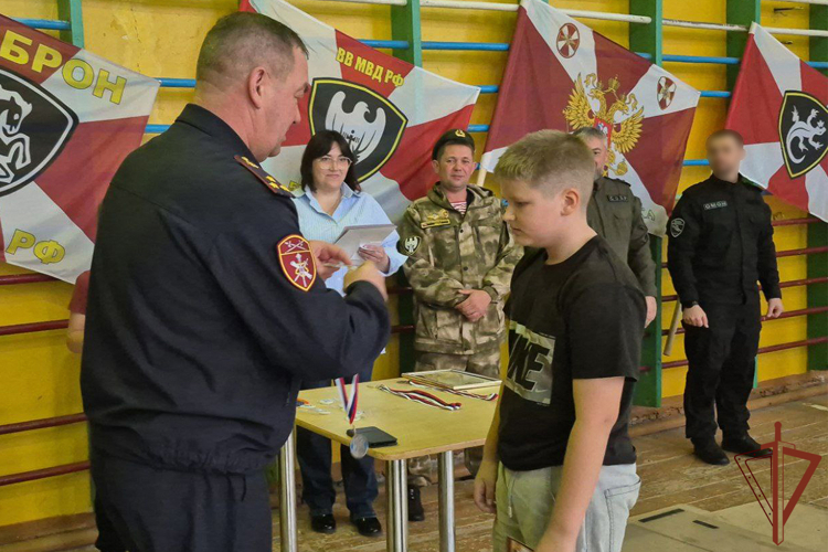 На Урале росгвардейцы провели патриотические встречи с молодежью 