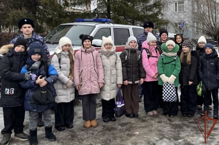 Росгвардейцы в Сибири приняли участие в профориентационных и патриотических мероприятиях для молодежи