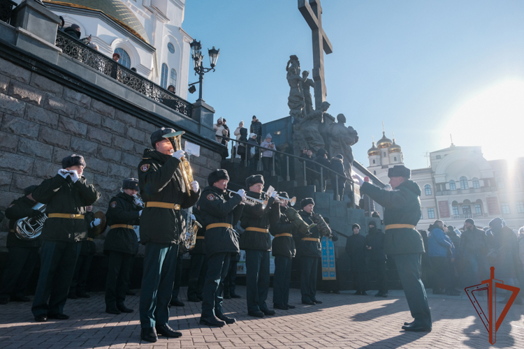 На Урале росгвардейцы приняли участие в праздничных мероприятиях в День Казанской иконы Божией Матери