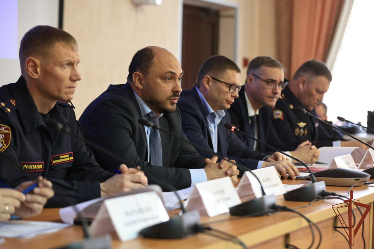 В Уральском округе Росгвардии обсудили вопросы противодействия терроризму и экстремизму