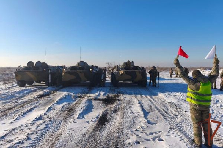 Выпуск курсантов-водителей БТР Сибирского округа Росгвардии состоялся в Омске