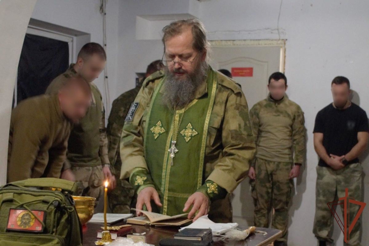 Священнослужители провели встречи с росгвардейцами в зоне СВО