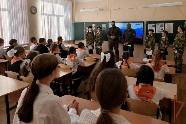 Военнослужащие и сотрудники Сибирского округа Росгвардии участвуют в патриотических и профориентационных мероприятиях