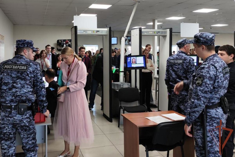 Безопасность юбилейного конгресса молодых ученых обеспечили росгвардейцы в Краснодарском крае