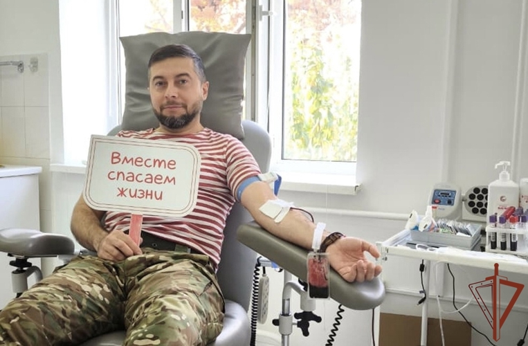 Донорскую акцию «От сердца к сердцу» поддержали росгвардейцы в Грозном