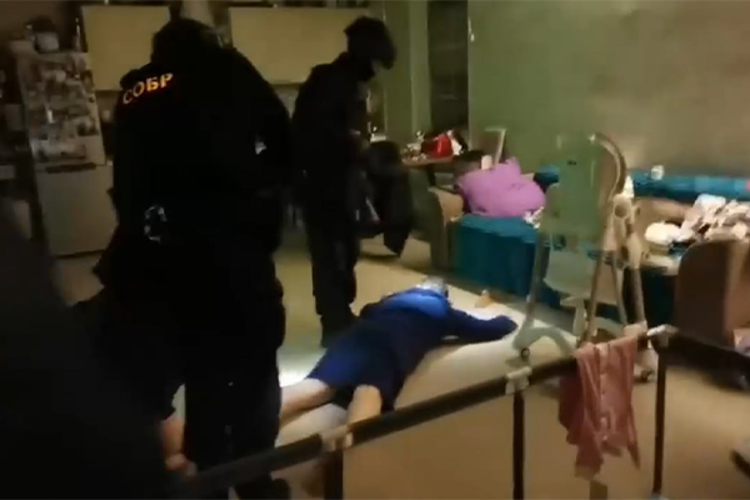 Подозреваемые  в нелегальном сбыте сильнодействующих препаратов задержаны в Москве при силовой поддержке спецназа Росгвардии (видео)