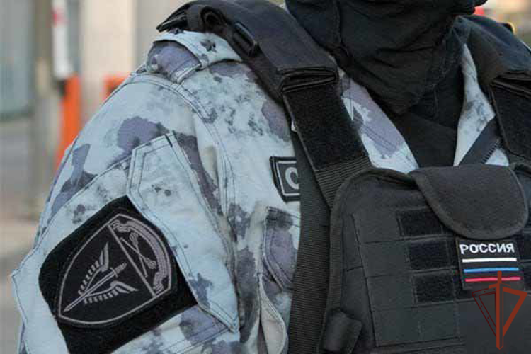 Сотрудник ОМОН Росгвардии пришел на помощь пострадавшим в ДТП в Москве