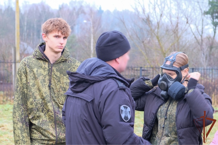 Сотрудники спецназа Росгвардии приняли участие в военно-патриотическом сборе для подростков в Смоленской области