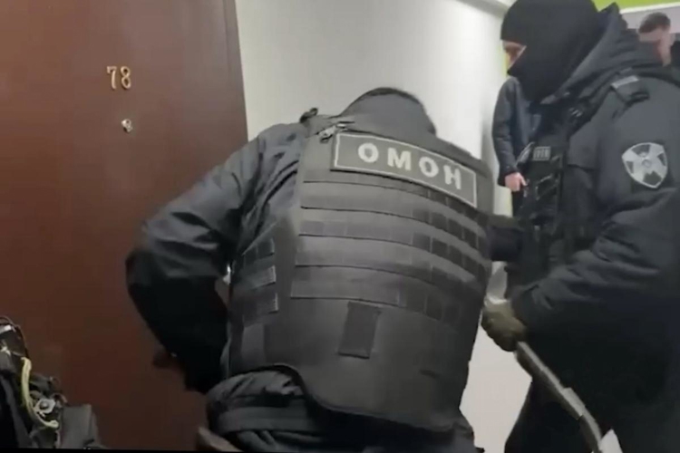 Подозреваемые в организации канала незаконной миграции задержаны в Санкт-Петербурге при силовой поддержке ОМОН Росгвардии