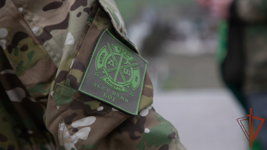 Росгвардейцы молитвой почтили память павших защитников Донбасса на Саур-Могиле (видео)