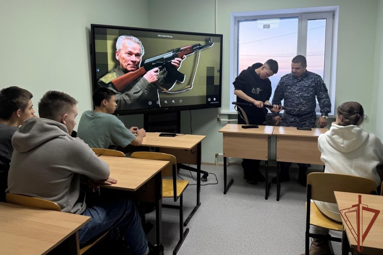 На Дальнем Востоке росгвардейцы провели профориентационные встречи со студентами