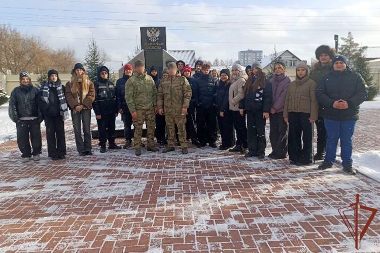 В регионах Сибири росгвардейцы почтили память коллег, погибших при выполнении служебного долга