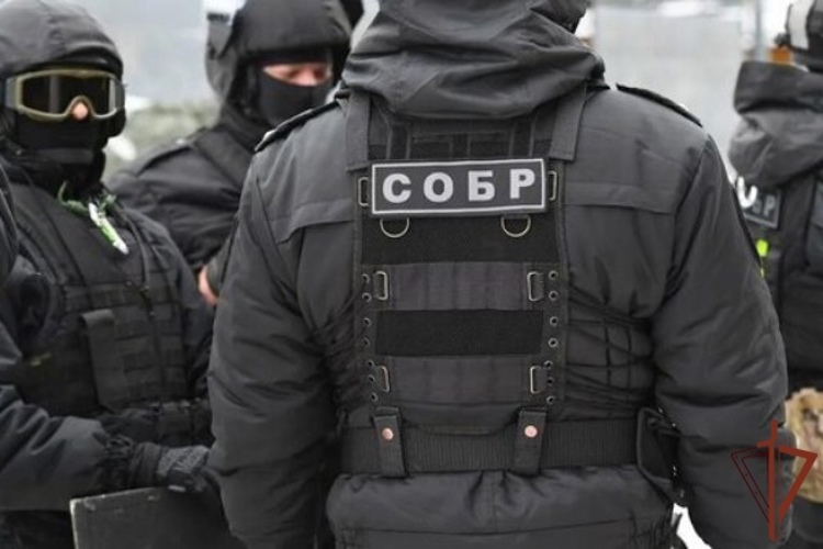 При содействии спецназа Росгвардии задержан подозреваемый в причинении насилия к сотруднику полиции в Саратове (видео)