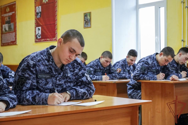 В Татарстане росгвардейцы присоединились к всероссийской ведомственной акции «С любовью к маме» (видео)