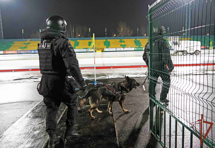Росгвардейцы обеспечили безопасность матча чемпионата России по хоееню с мячов в Архангельске