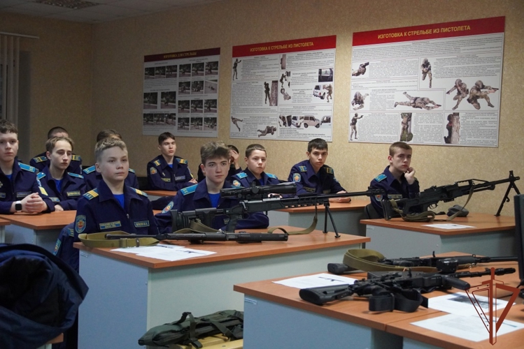 Кадеты Приволжского федерального округа посетили базу ОМОН «Сувар»