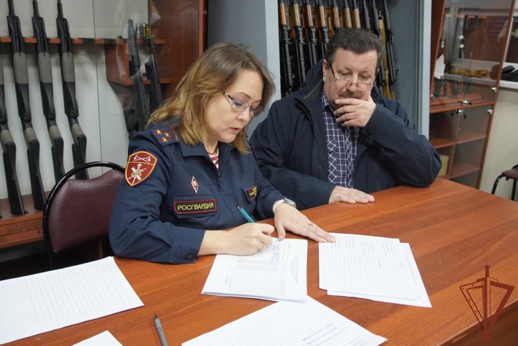 Росгвардия организовала соревнования по пулевой стрельбе среди журналистов Чувашии