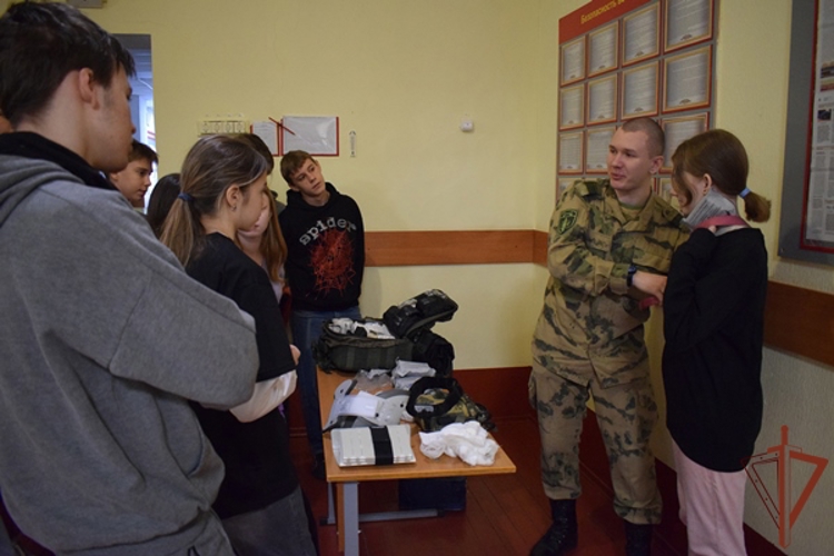 Росгвардейцы в Сибири приняли участие в профориентационных и патриотических мероприятиях для молодежи
