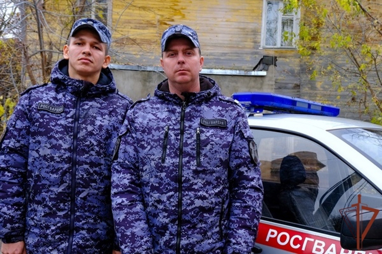 В Йошкар-Оле росгвардейцы помогли вернуться домой потерявшемуся мальчику (видео)