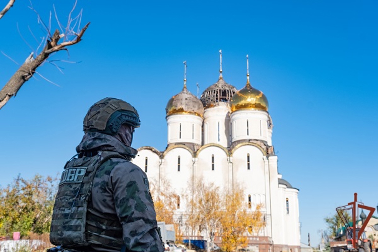Спецназ Росгвардии обеспечил безопасность миссии Русской православной церкви под Угледаром (видео)