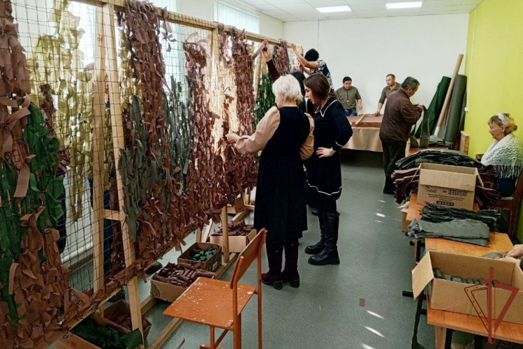 В Бурятии росгвардейцы оказали помощь дацану и сплели сети для нужд СВО