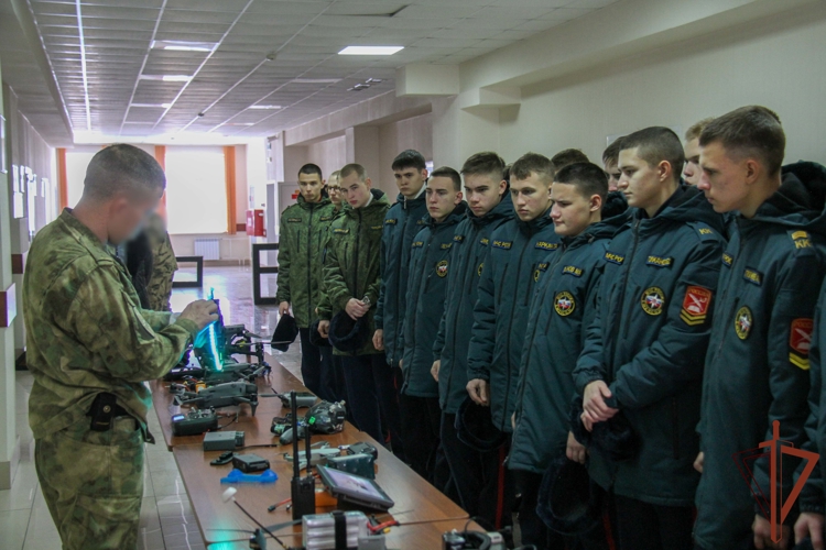 Военнослужащие и сотрудники Сибирского округа Росгвардии участвуют в патриотических и профориентационных мероприятиях