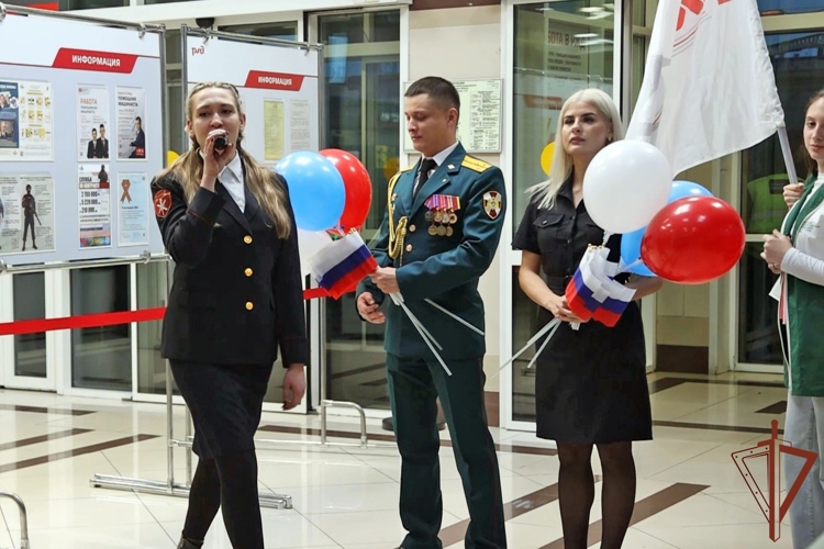 В регионах Сибири росгвардейцы приняли участие в мероприятиях, приуроченных ко Дню народного единства