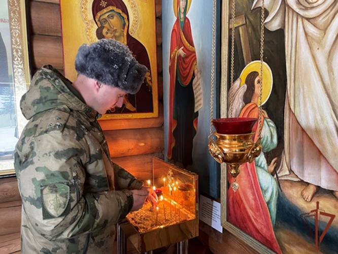В регионах Сибири росгвардейцы почтили память коллег, погибших при выполнении служебного долга