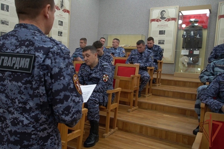 В Приволжье росгвардейцы проверили свои знания в юбилейном «Большом этнографическом диктанте»