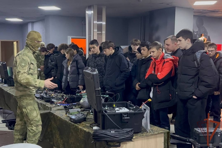 Серию военно-патриотических мероприятий в рамках Всероссийского дня призывника провела Росгвардия в Сибири